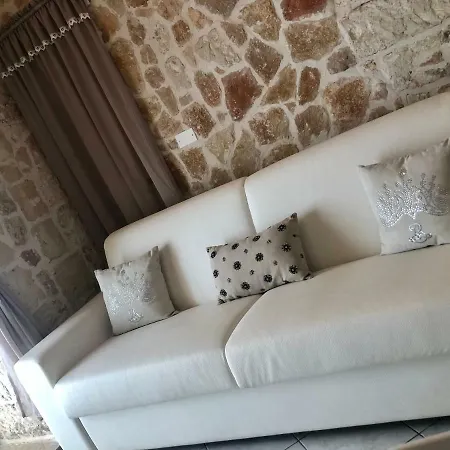 La Pietra *